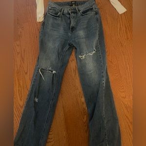 BDG distressed jeans. Straight cut (not skinny nor flare). #urban #jeans #winter